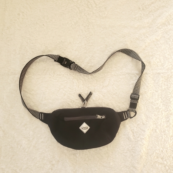 CHACO Sling/Crossbody Black Bag - Picture 7 of 8